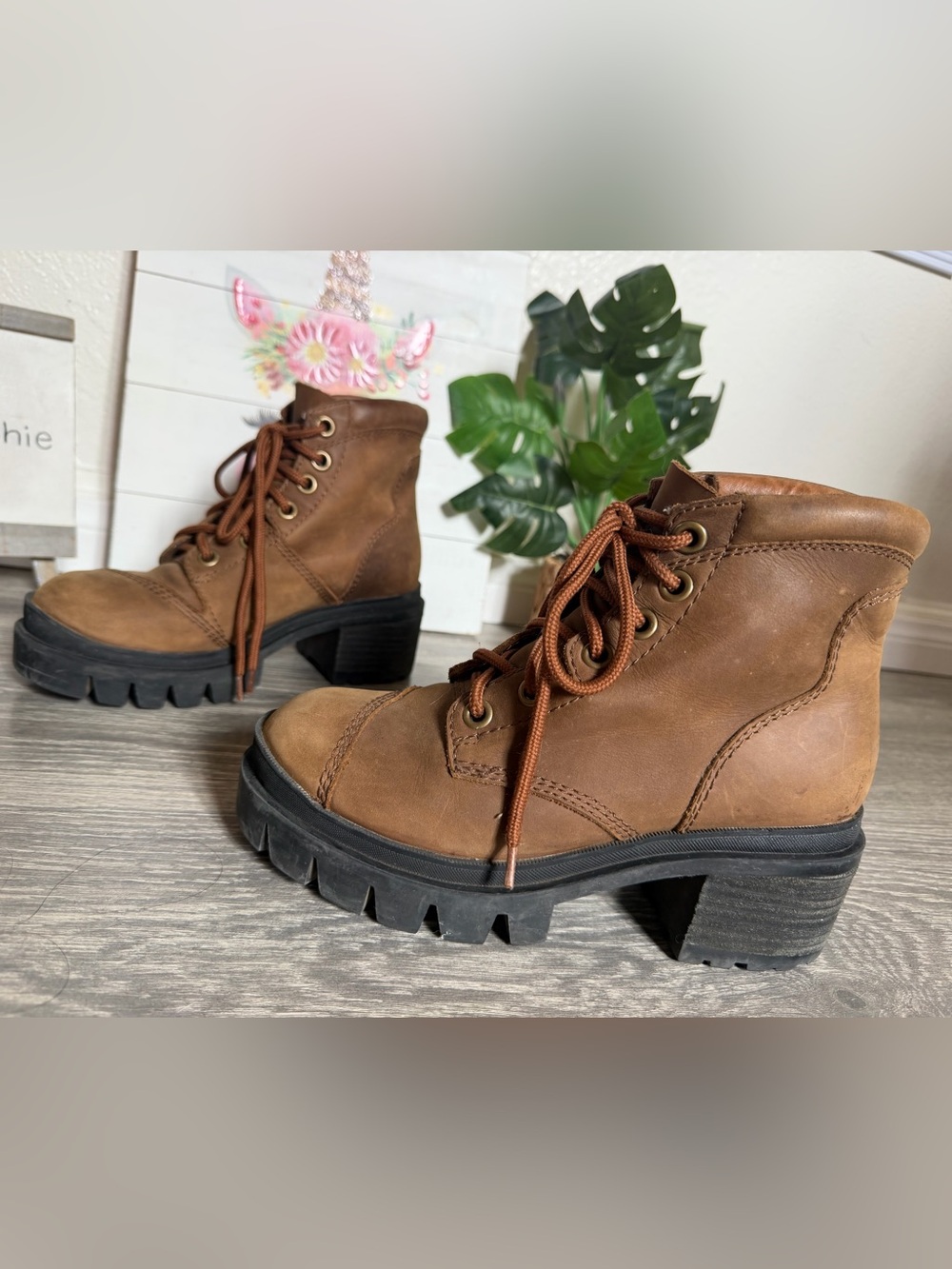 Jeffrey Campbell Brown Leather Lug Sole Lace-Up Chunky Heel Ankle Boots. Size 7